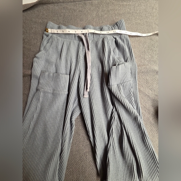 Alo Muse Rib Sweatpant - Picture 3 of 5